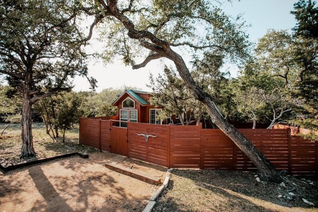 The Longhorn Cabin - Cabins At Rim Rock Austin Exteriör bild