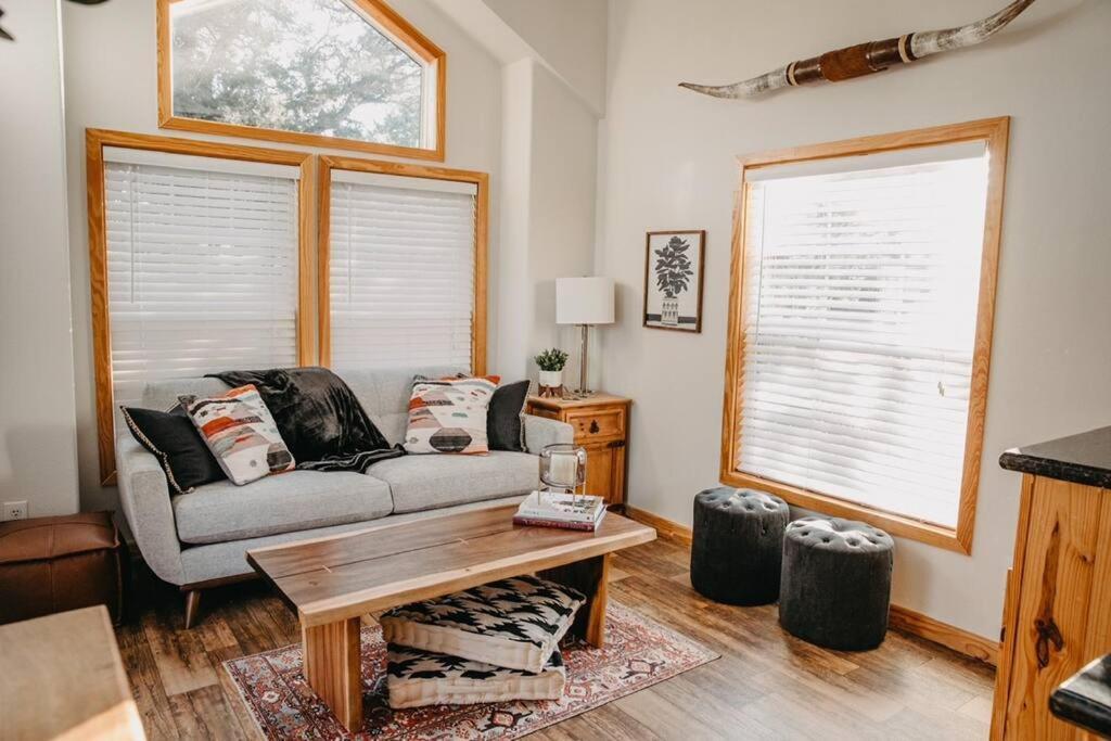 The Longhorn Cabin - Cabins At Rim Rock Austin Exteriör bild