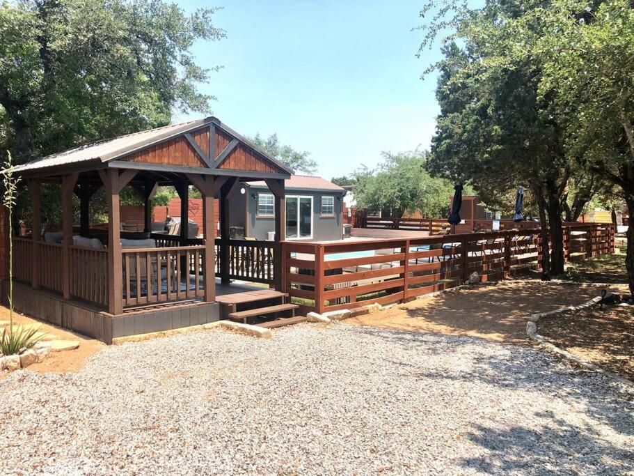 The Longhorn Cabin - Cabins At Rim Rock Austin Exteriör bild